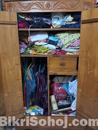 ৬ ফুট × ৩.৫ ফুট সাইজের ব্যবহৃত সেগুন কাঠের ডাবল ডোর আলমারী